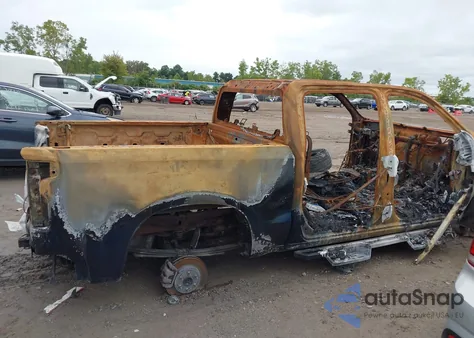 2021 Chevrolet Silverado 1500 z USA, uszkodzony, nr VIN 3GCPYFEL8MG397519